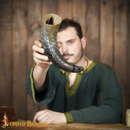 Driking horn with leaf design for Viking and medieval feasting and wedding