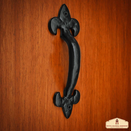 Colonial handle with oil blackened finished