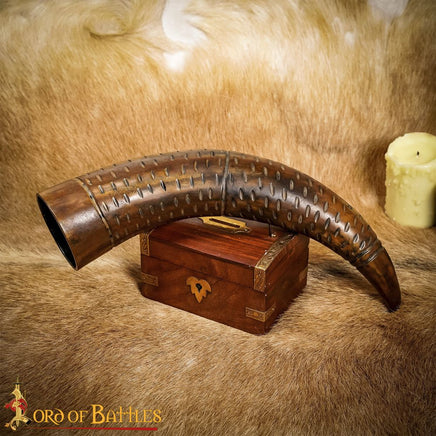 Dotted carved drinking horn