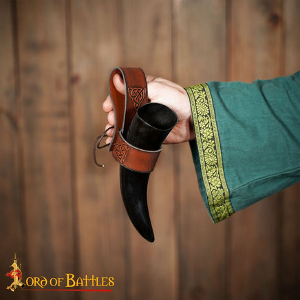 Leather belt holder for drinking horn