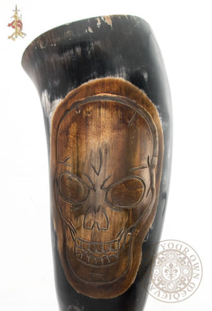 Drinking horn with skull pirate design