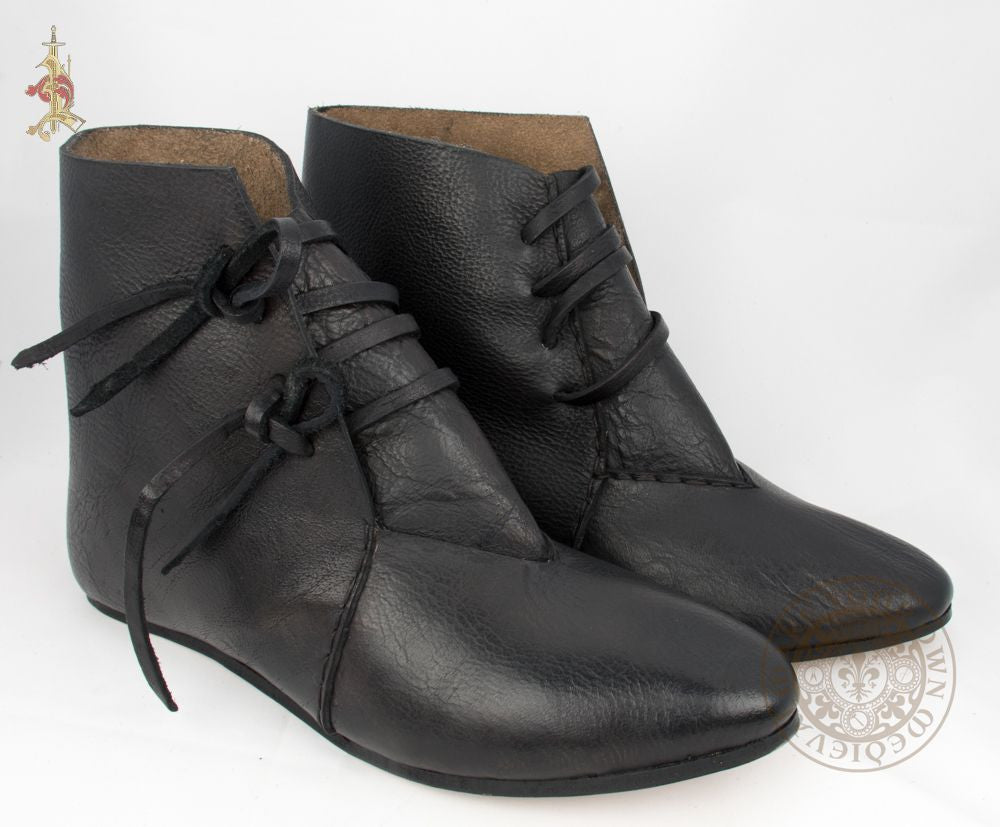 Renaissance leather shoes in black with ties