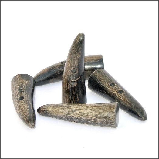 Viking horn toggle made from natural horn