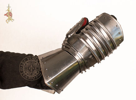 late 15th century plate armour gauntlets