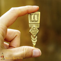 monogram medieval strapend